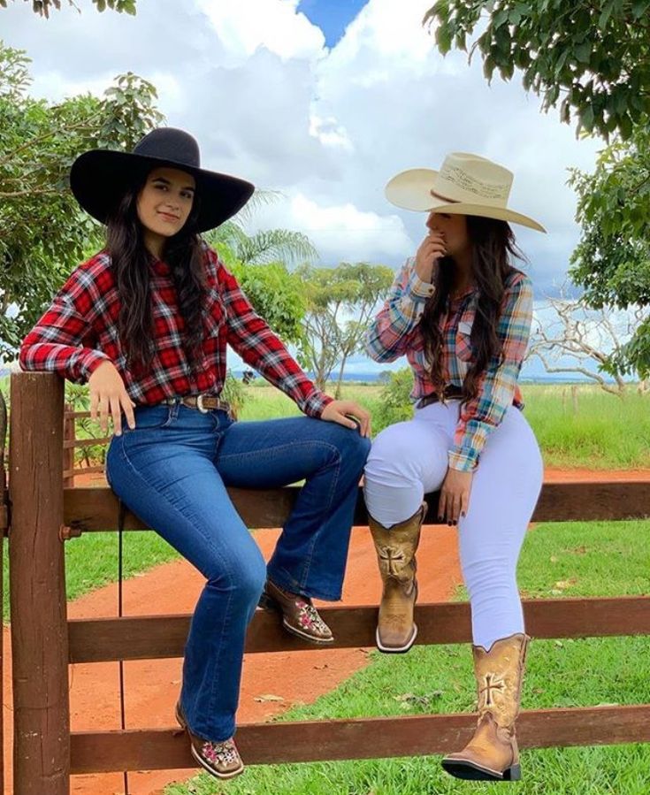 Cowgirl Style Outfits Rodeo, Ranchero Outfits Women, Takuache Girl Outfits, Cowgirl Outfits For Women, Cute Cowgirl Outfits, Cowgirl Style Outfits, Outfits For Mexico, Country Style Outfits, Fiesta Outfit