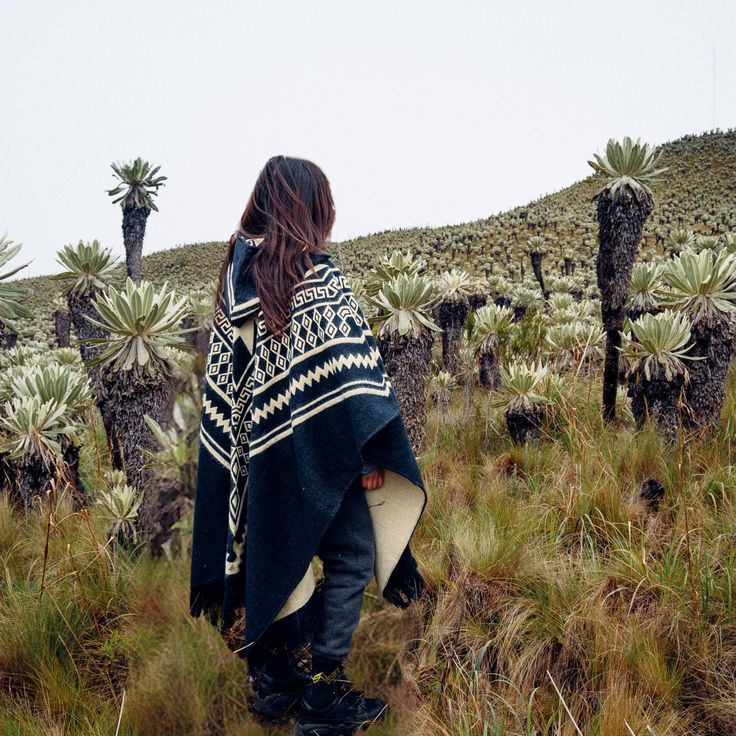 Poncho - Southwestern style - Versatile: Whether you are looking for something to wear camping or on a hike or for a unique piece to wear out with friends or to a special occasion, this poncho is guaranteed to meet your needs. Perfect gift for him or her. - High quality: Alpaca wool has been recognized internationally for it´s high quality. It is hypoallergenic, extremely soft, surprisingly warm and lightweight. You can be sure that a product made from alpaca will be durable and will keep you wa Bohemian Long Sleeve Cape For Outdoors, Bohemian Long Sleeve Cape For Outdoor, Bohemian Oversized Outerwear For Outdoor, Oversized Bohemian Outerwear For Outdoor, Oversized Cozy Poncho For Outdoor, Oversized Bohemian Poncho For Outdoor, Black Poncho, Alpaca Fiber, Perfect Gift For Him