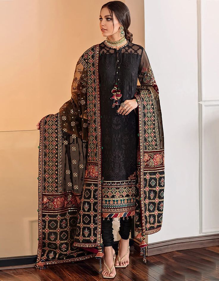 Black Georgette Chudidar Salwar Suit Baroque Fabric, Black Indian Women, Churidar Suits, Salwar Kamiz, Pakistani Salwar Kameez, Embroidered Sleeves, Embroidered Organza, Party Kleidung, Pakistani Suits