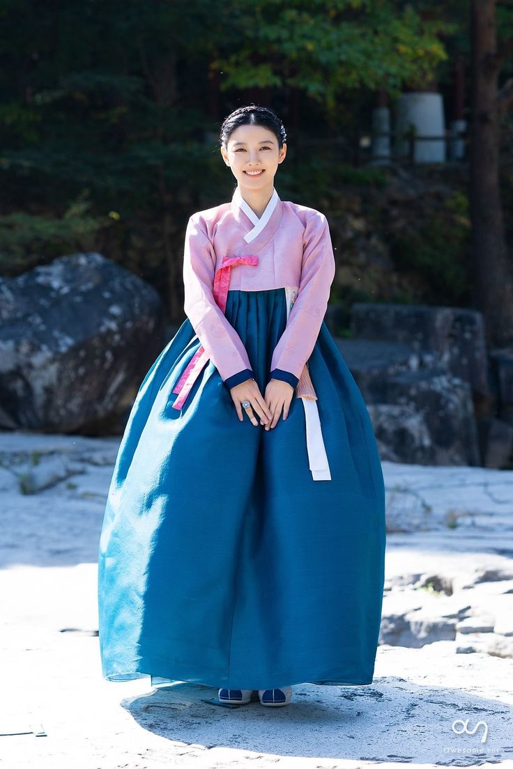 Hanbok Aesthetic, Kim So Hyun Fashion, Korea Winter, Kim You Jung, My Demon, Korean Traditional Dress, Korean Hanbok, Kim Yoo Jung, Life Experience