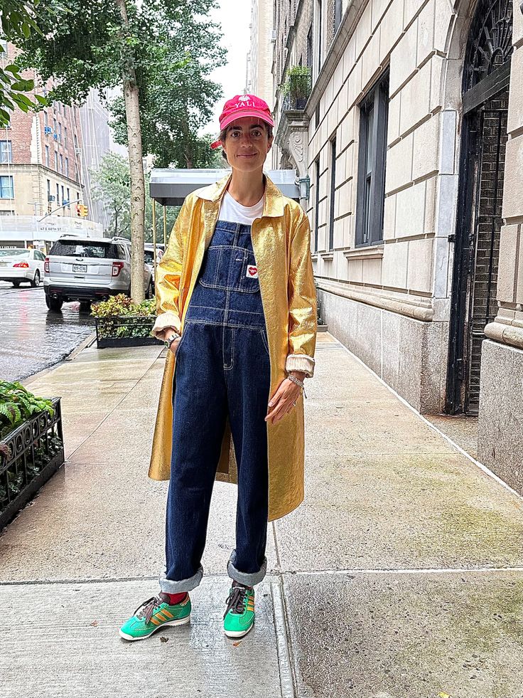 Styling Overalls, Cereal Aisle, Leandra Medine Style, Carhartt Overalls, Big Pants, Leandra Medine, Yellow Swimsuits, Cold Weather Outfits, Casual Fall