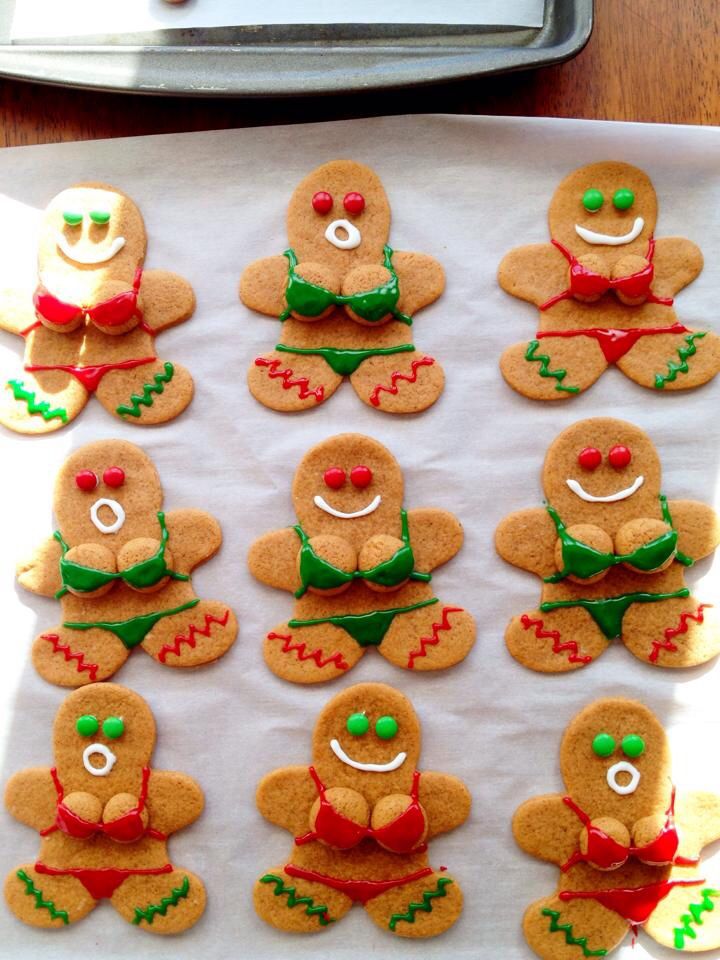 Funny Gingerbread Men Ideas, Gingerbread Man Funny, Gingerbread Men Decorating Ideas Funny, Ginger Bread Decor Ideas, Funny Gingerbread Cookies, Funny Christmas Cookies Decorated, Gingerbread Men Ideas, Gingerbread Cookies Ideas, Gingerbread Cookie Decorating Ideas