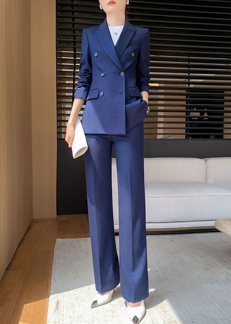 One of the hidden luxuries of elegant blazers is the use of satin lining. A blazer lined with satin not only feels incredibly soft against the skin but also adds an element of luxury that’s appreciated by the wearer. The contrast between the structured outer fabric and the silky lining creates a polished, high-end feel. Woman Tailored Suit, Women’s Pant Suit Outfit Formal, Blue Pant Suit Women, Blazer And Pants Set Women, Blue Suit Women Outfit, Women’s Suits, Double Breasted Suit Women, Double Breasted Blazer Outfit Women, Tailored Suit Women