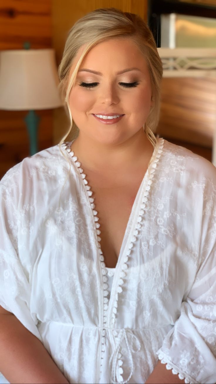 Soft glam eyeshadow with airbrush foundation #Charleston #wedding #makeup #eyeshadow #bride Plus Size Wedding Makeup Style, Wedding Makeup For Plus Size Brides, Bridal Makeup For Plus Size, Wedding Makeup Plus Size Bride, Older Bride Makeup, Plus Size Bride Makeup, Plus Size Wedding Makeup, Plus Size Bridal Makeup, Bridal Makeup Plus Size