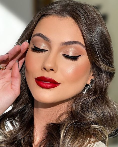 Tan Skin Makeup, Red Lipstick Makeup Looks, Red Lips Makeup Look, Round Face Makeup, Red Lipstick Makeup, Glam Wedding Makeup, Complete Makeup, Holiday Makeup Looks, Makeup For Hazel Eyes