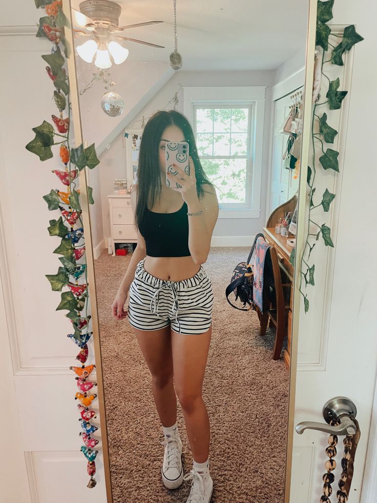 Lazy Outfits Shorts, Spaghetti Top Outfit, Striped Shorts Outfit, High Top Converse Outfits, Cute Summer Fits, Trendy Outfits For Teens, Outfits With Converse, Lazy Outfits, Red Blouses