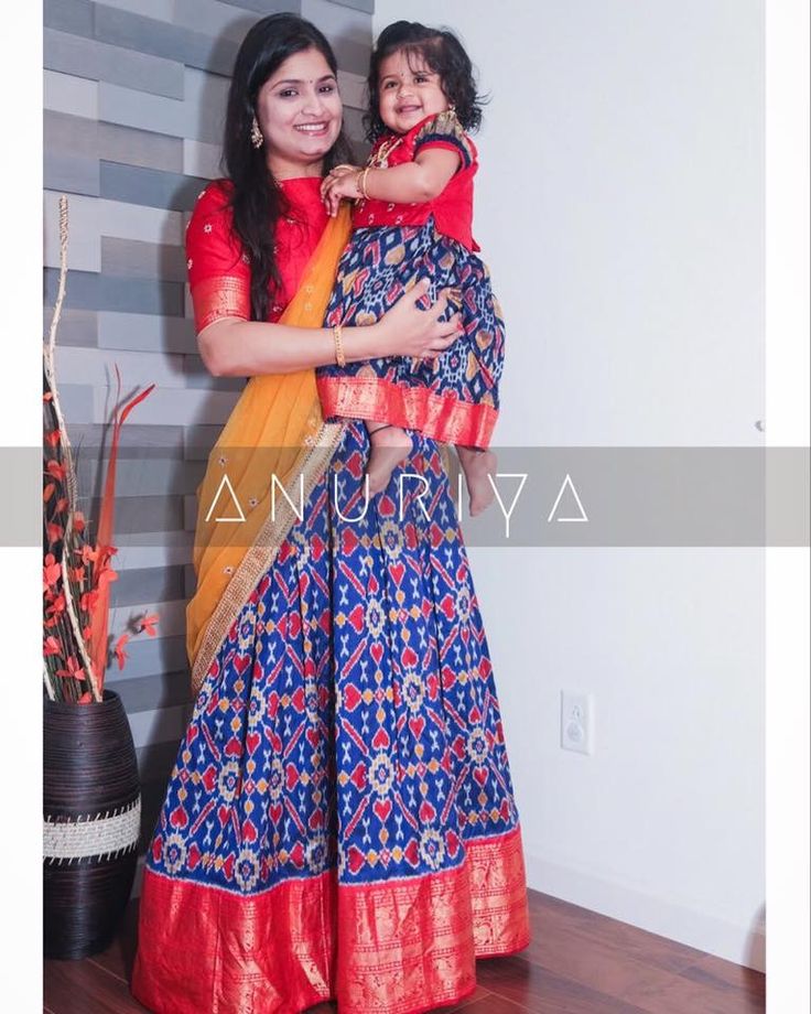 Mother Daughter Half Saree, Mom Daughter Matching Lehenga, Mom And Daughter Dresses Indian Saree, Matching Dresses For Mother And Daughter, Mommy Daughter Dresses, Mom Daughter Matching Dresses, Mother Daughter Dresses, Mom And Baby Dresses, Mom Daughter Outfits