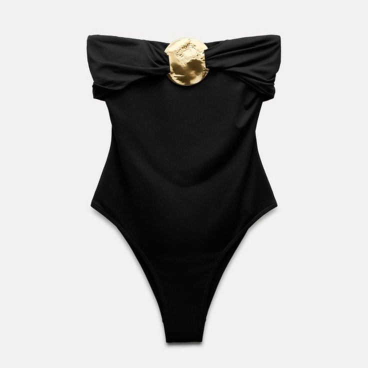 New With Tag Zara S/S 2024 Collection Straight Draped Neck Swimsuit. Round Metal Piece Appliqu At Chest. Interior Lining. Black | 0167/216 Composition: Outer Shell 84% Polyamide 16% Elastane Lining 90% Polyamide 10% Elastane Which Has At Least: Outer Shell 84% Rcs-Certified Recycled Polyamide Lining 90% Rcs-Certified Recycled Polyamide Chic Bandeau Swimwear, Elegant Fitted Bandeau Bodysuit, Black Bandeau Bodysuit For Party, Elegant Strapless Summer Bodysuit, Elegant Bandeau Bodysuit For Summer, Black Strapless Bodysuit For Evening, Luxury Black Party Bodysuit, Chic One-piece Formal Swimwear, Chic Bandeau Bodysuit For Night Out