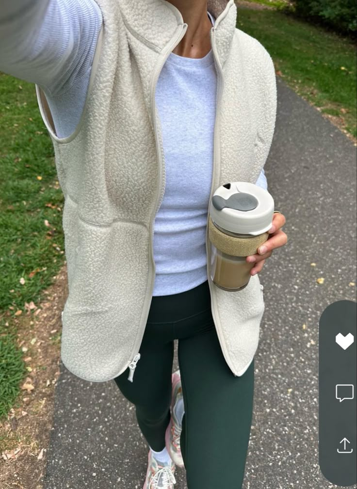 Fabulous Style, Sherpa Vest, White Vest, Granola Girl, Athleisure Outfits, Fall Fits, Winter Fits, Hiking Outfit, Outfit Inspo Fall