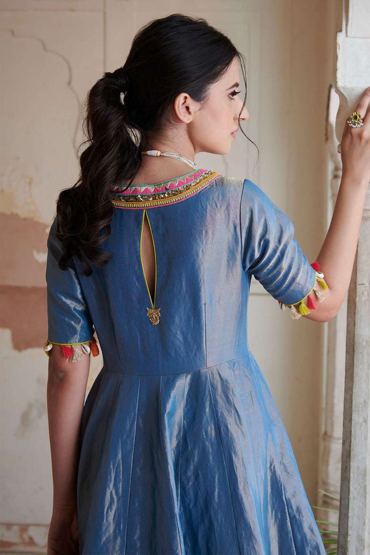 Back Neck Blouse, Back Neck Design, Maharani Designer Boutique, Trendy Outfits Indian, Silk Anarkali, Sari Design, Anarkali Dress Pattern, Traditional Indian Dress, Casual Indian Fashion