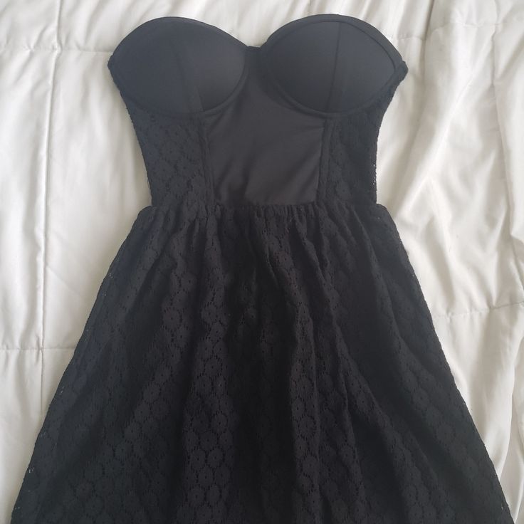 Black Corset Top Mini Dress From Charlotte Russe, Never Worn, Comes With Optional Straps. 24 Inches From Top To Bottom If Worn Strapless. Fits Size Xs Black Lined Lace Dress, Black Lined Dress For Club, Black Lined Club Dress, Black Stretch Dress With Sweetheart Neckline, Lined Black Mini Dress For Beach, Black Club Dress With Sweetheart Neckline, Black Mini Dress With Sweetheart Neckline For Club, Black Dress With Built-in Bra For Date Night, Black Lined Mini Dress With Sweetheart Neckline