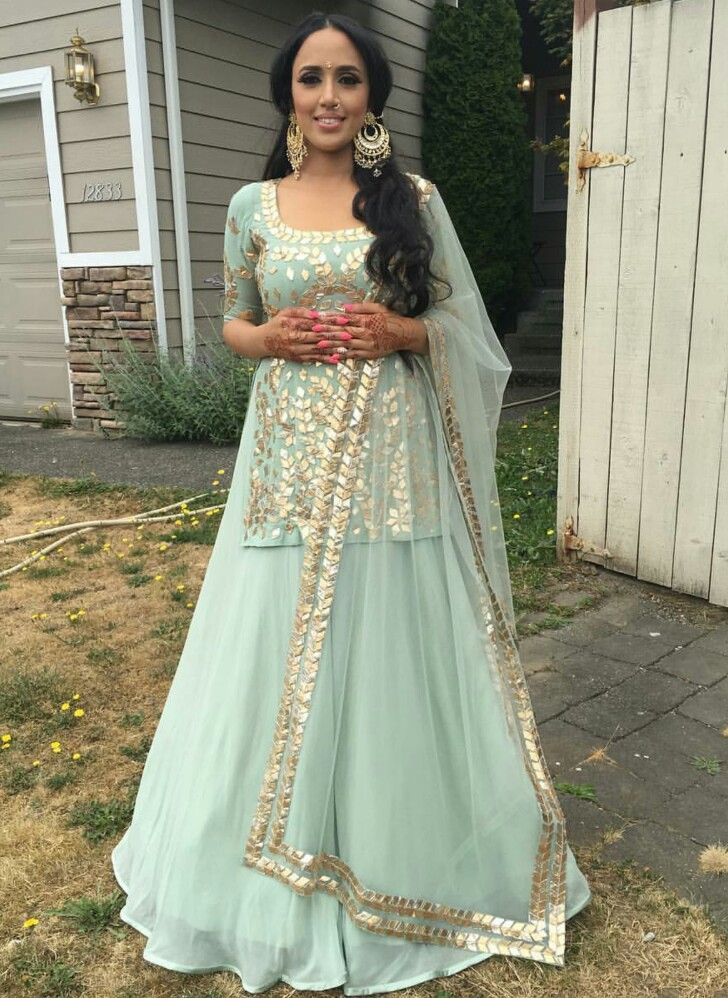 Beautiful Punjabi suit! #punjabisuit #lehenga #indianbridal #indianbride #fashion #style #punjabi #indian #punjabibride Indian Board, Lehenga Inspiration, Orang India, Indian Outfits Lehenga, Punjabi Outfits, Indian Designer Suits, Desi Wear, Gaun Fashion, Kurti Design