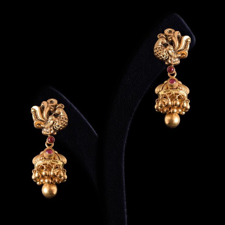 Vummidi Bangaru Jewellers | Gold necklace designs, Temple jewellery earrings, Gold earrings designs Dailywear Earrings Gold Indian, Ear Tops Gold Indian, Vummidi Bangaru Jewellers, Ear Tops, Temple Jewellery Earrings, Antique Gold Earrings, Simple Gold Earrings, Gold Jhumka Earrings, Gold Jewelry Outfits