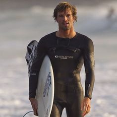 Joss Ash...nice wetsuit! Surf Boys, Hot Surfers, Surf Style Men, Surfer Guys, Surfer Boy Style, Surfer Boys, Surfer Boy, Pro Surfers, Surfer Dude