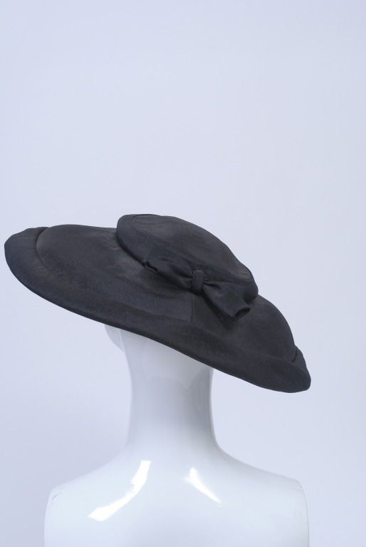 Formal Black Boater Hat With Curved Brim, Black Boater Hat With Curved Brim For Church, Black Curved Brim Boater Hat For Church, Fitted Hat With Short Brim And Lining, Black Brimmed Boater Hat For Evening, Black Boater Hat With Curved Brim For Evening, Black Boater Hat With Short Brim For Evening, Fitted Top Hat With Curved Brim For Evening, Black Curved Brim Hat For Evening