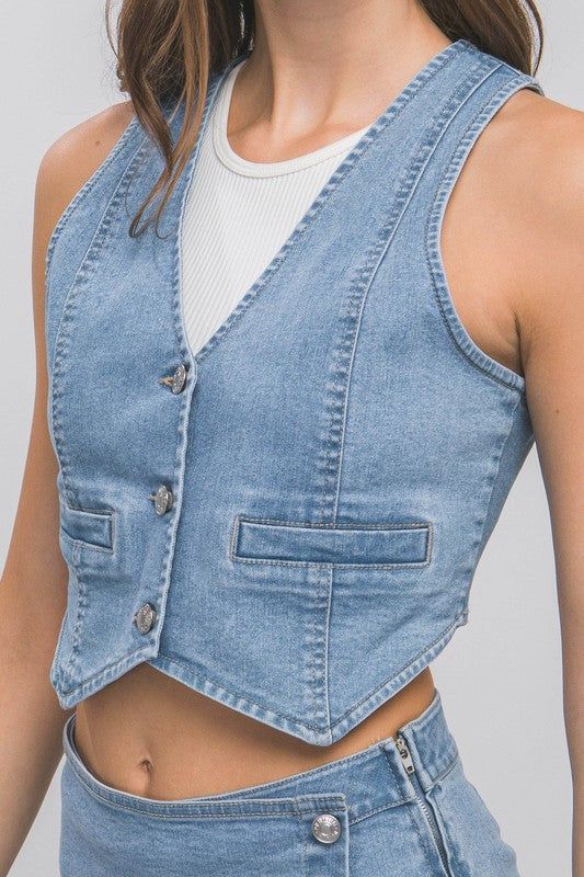 Details -front button up denim vest -sleeveless -v neck Content -72% COTTON 24% POLYESTER 3% RAYON 1% SPANDEX How To Style Denim Vest, Chalecos Outfits, Denim Vest Top, Denim Vest Outfit, Vest Jeans, Waistcoat Outfit, Jeans Vest, Denim Waistcoat, Denim Vests