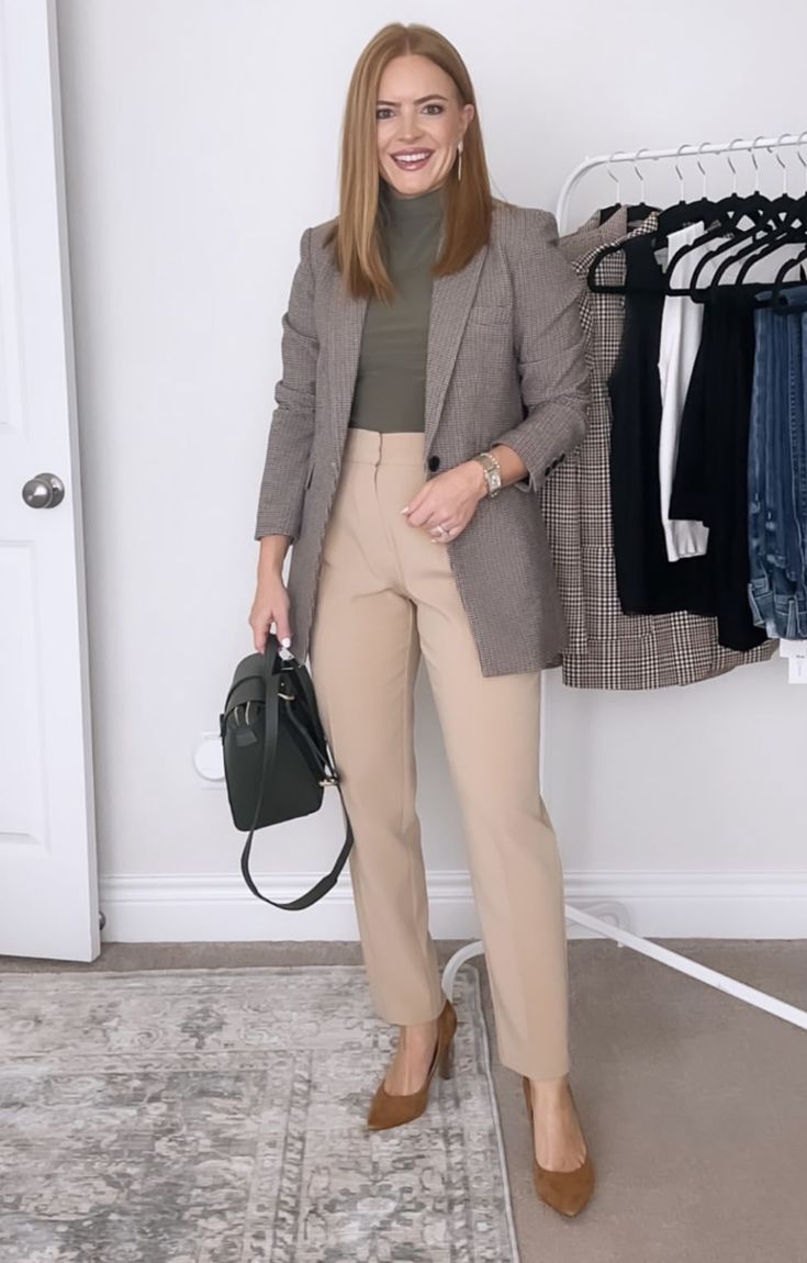 Female Lawyer Outfit, Psychologist Outfit, Stylish Business Outfits, Women's Professional Clothing, Female Lawyer, Lawyer Outfits, Outfits Con Jeans, Lawyer Outfit, Look Formal