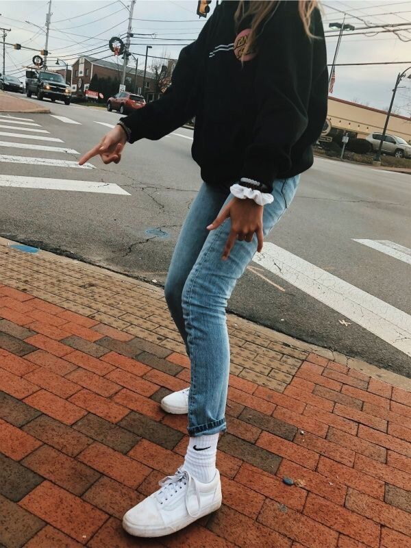 VSCO - republishposts Crew Socks Outfit, Outfit Themes, Nike Crew Socks, Clothing Basics, Socks Outfit, Cooler Style, Teenage Outfits, Sock Outfits, Cute Outfits For School