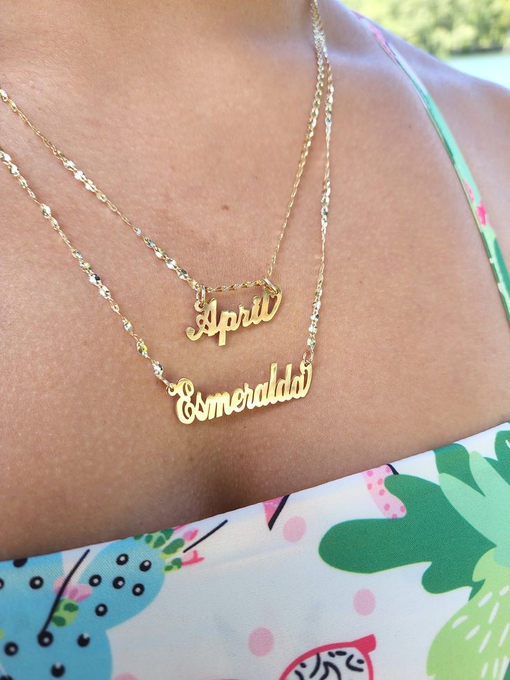 💓 Beautiful solid 14k yellow gold High Polished Handmade Custom Nameplate. Perfect for everyday and every occasion. Elegant, original and everlasting. This names are 100% handmade. The Finish of these nameplates is very, very clean and elegant. 💓 Materials: 14k Solid yellow gold.  - Styles available: Block and cursive.  - 14k gold stamped.  - Weight: 2.3 to 3.5 grams depending on the name and style.  - Length: 25mm to 40mm depending onf the name and style.  💓 The Chains options are a 16 2.5mm Gold Polished Nameplate Necklace, Gold Polished Nameplate Jewelry, Gold Nameplate Necklace With Polished Finish, Everyday Yellow Gold Name Necklace, Mother's Day Gold Polished Jewelry, Mother's Day Polished Gold Jewelry, Classic Yellow Gold Name Jewelry, Classic Yellow Gold Name Necklace For Everyday, Classic Everyday Yellow Gold Name Necklace