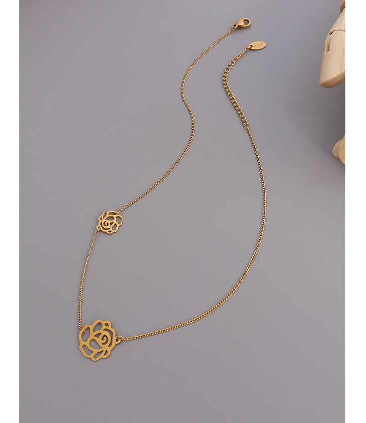 ✦ Embrace the romantic allure of our Roses Clavicle Necklace, featuring one small and one big rose pendant, available in either elegant gold or sleek black. Plated in luxurious 18K gold, this necklace exudes timeless charm and sophistication. Elevate your ensemble with the delicate beauty of roses, perfect for adding a touch of romance to any outfit.----------- DETAILS ------------ Color: Gold/ Black- Chain Length: 37cm- Materials: 18K Gold Plated, Titanium Steel- SKU: P541 Mismatched Earrings Studs, Rose Choker, Crystal Hoop Earrings, Climber Earrings, Nose Rings Hoop, Mismatched Earrings, Rose Pendant, Rose Necklace, Delicate Beauty