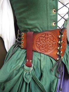 renfest- costume inspiration Celtic Belt, Costume Carnaval, Ren Faire Costume, Fair Outfits, Medieval Costume, Steampunk Costume, Medieval Clothing, Medieval Dress, Fantasy Costumes