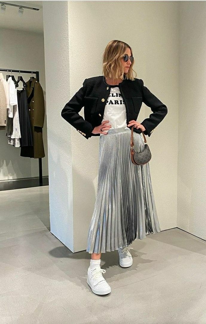 Grey Plisse Skirt Outfit, Grey Pleated Skirt Outfit Ideas, Pleated Silver Skirt Outfit, Pleated Metallic Skirt Outfit, Long Silver Skirt Outfit, Silver Maxi Skirt Outfit, Silver Skirt Outfit Metallic, Gold Pleated Skirt Outfit, Silver Pleated Skirt Outfit