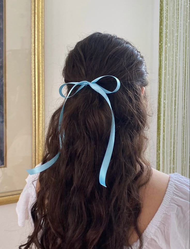 hairstyles with ribbon Half Down Curly Hairstyles, Hair Ribbons Hairstyles, Half Up Half Down Curly, Down Curly Hairstyles, Cute Curly Hairstyles, Trendy Hairstyle, Ribbon Hairstyle, Hair Ribbons, Wavy Curly Hair