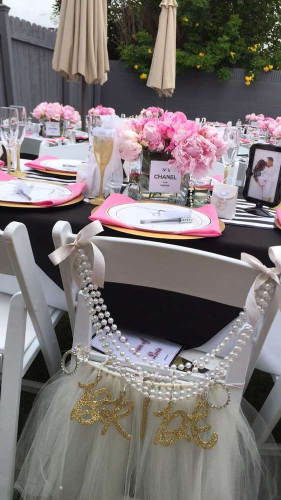 the table is set with pink and white flowers