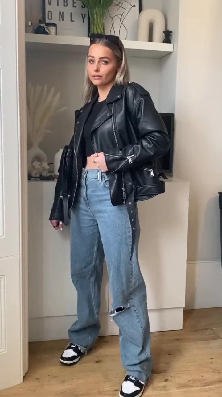 Leather Moto Jacket Outfit, Moto Jacket Outfit, Leather Jacket Style, Black Leather Pants, Leather Jacket Outfits, Concert Fits, Blue Jean Jacket, Leather Moto Jacket, Black Leather Jacket