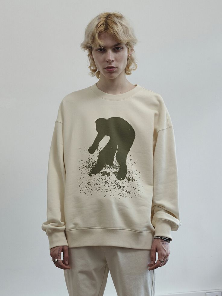 Editor's NotesShadow Graphic Sweatshirt from YOUNGOH is a loose fit sweatshirt with drop shoulders. The graphic is printed on the front. Strongly sewn with high-quality stitches.- Semi-over fit- Dropped shoulder- DTG Graphic detail- Anti-shrinkMeasurements (in.)- Size: M / L- Length: 26.3 / 26.7 in.- Shoulder: 24.0 / 24.6 in.- Chest: 24.0 / 25.0 in.- Sleeve length: 22.0 / 22.4 in.*Model InformationMale- Height: 5'9 Weight: 132.2 lbs. Size: LFemale- Height: 5'7 Weight: 114.6 lbs. Size: LCompositi Relaxed Fit Crew Neck Hoodie With Screen Print, Long Sleeve Sweater With Screen Print In Relaxed Fit, Relaxed Fit Long Sleeve Sweater With Screen Print, Cotton Crew Neck Sweater With Graphic Print, Oversized Graphic Sweatshirt For Winter, Oversized Cotton Sweater With Graphic Print, Relaxed Fit Crew Sweatshirt With Screen Print, Casual Drop Shoulder Sweatshirt With Graphic Print, Oversized Long Sleeve Sweater With Screen Print