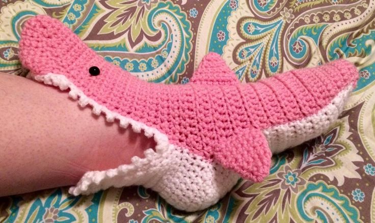 Crochet Shark Socks, Crochet Shark Slippers, Slippers Free Pattern, Crochet Skull Patterns, Shark Socks, Crochet Shark, Shark Slippers, Gifts Crochet, Crochet Skull