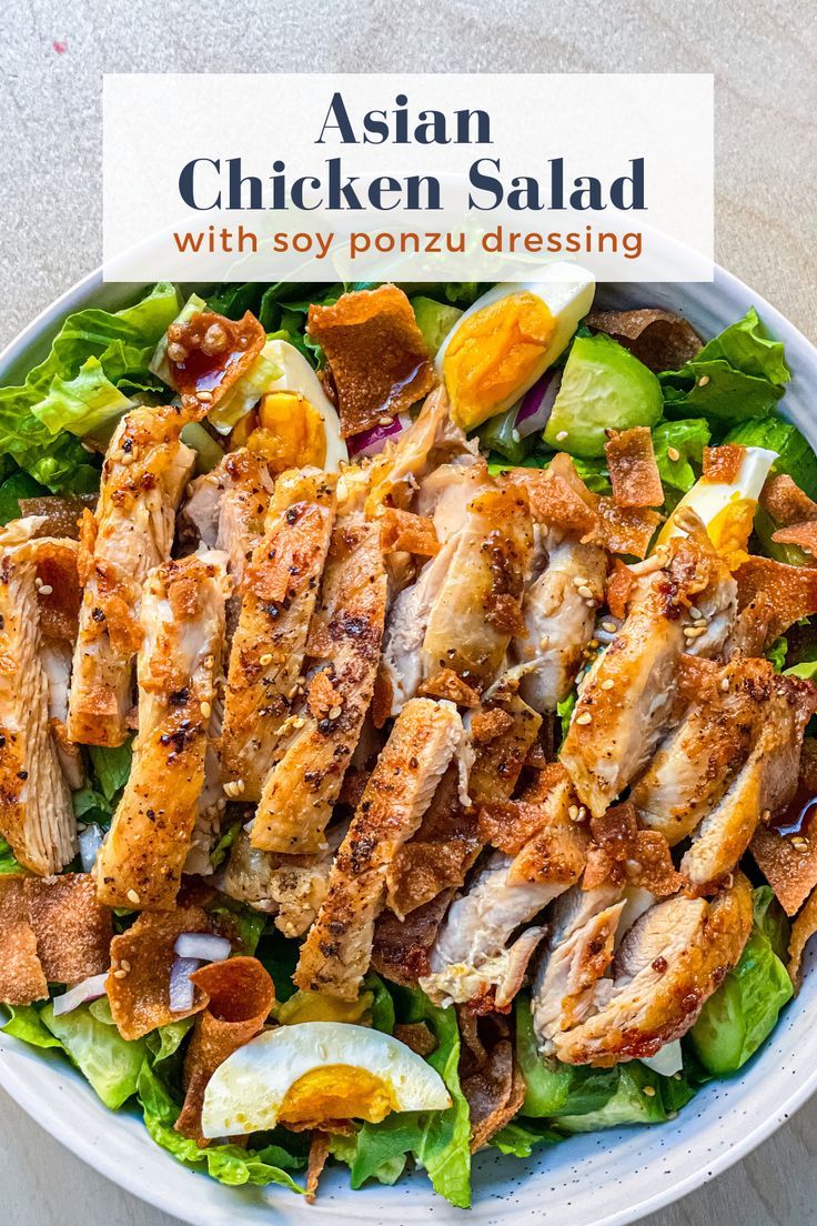 Ready in ~20 minutes! This Asian chicken salad with soy ponzu dressing is a quick and easy Asian salad recipe that has crispy chicken, lots of veggies, and topped with crispy wontons! Ponzu Salad Dressing, Ponzu Chicken Recipes, Ponzu Chicken, Easy Asian Salad, Ponzu Sauce Recipe, Crispy Wontons, Meal Salads, Asian Salad Recipe, Asian Chicken Salad