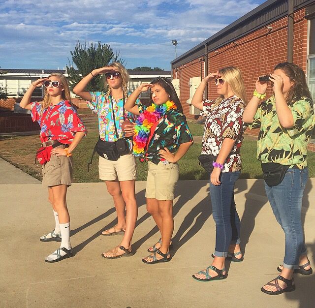 Tourist Tuesday Spirit Week, Cute Tourist Outfits Spirit Week, Tourists Outfits Spirit Week, Cute Character Day Spirit Week, Vacation Spirit Week Outfit, Tack Tourist Outfit Spirit Week, Fancy Day Spirit Week, Beach Themed Spirit Week, Tacky Tourist Outfit Teacher