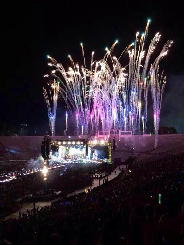 fireworks are lit up in the night sky at a concert