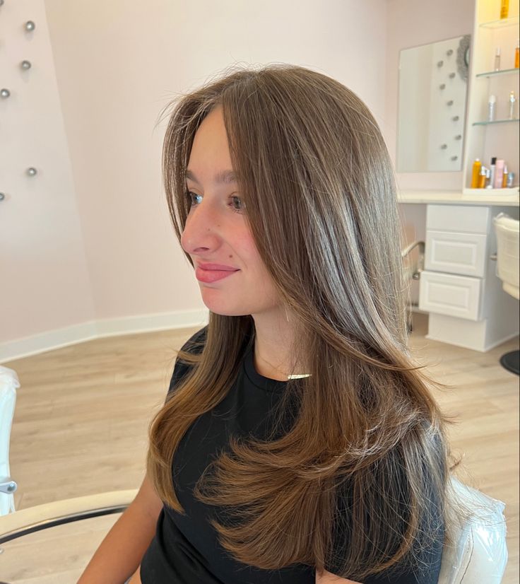 V Shaped Haircut With Face Frame, Layers For Long Hair Front View, Layered Hair Front View, Long Layered Hair Cut, Hair Front View, Hair Front, Girl Haircut, Front Hair Styles, Long Layered Hair