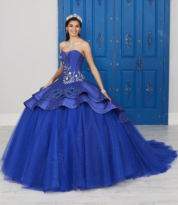 Charro Dress, Royal Wardrobe, Quinceñera Dresses, Quinceanera Ideas, Military Ball Dresses, Long Formal Gowns, Quince Ideas, 16 Dresses, Sweetheart Dress