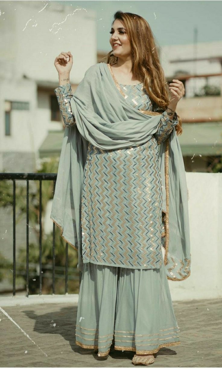 Jorjet Kurti Design New Pakistani, Sarara Garara Dress, Shara Suit Designs, Grara Dress Pakistani Simple, Sarara Suit Design, Garara Designs Latest, Shara Dress, Sharara Suit Design, Indian Sharara