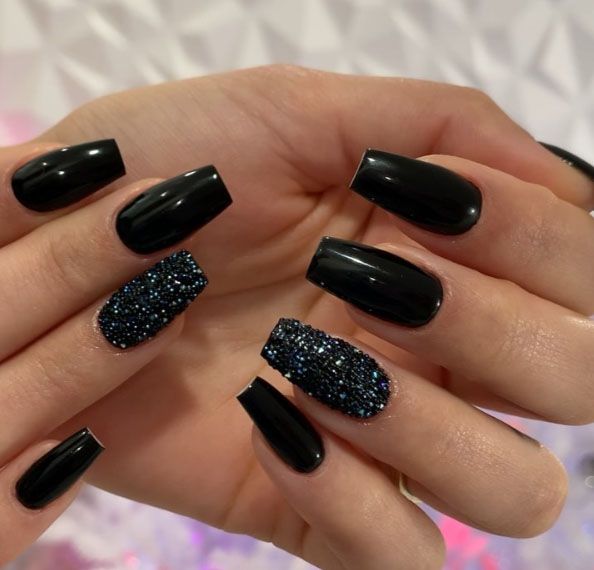 Acrylic Coffin Nails. Looks pretty Red Bottom Nails, Nails Looks, Nail Laquer, Acrylic Coffin Nails, Black Gel Nails, Black Coffin Nails, Unghie Nail Art, Black Acrylic Nails, Acrylic Coffin