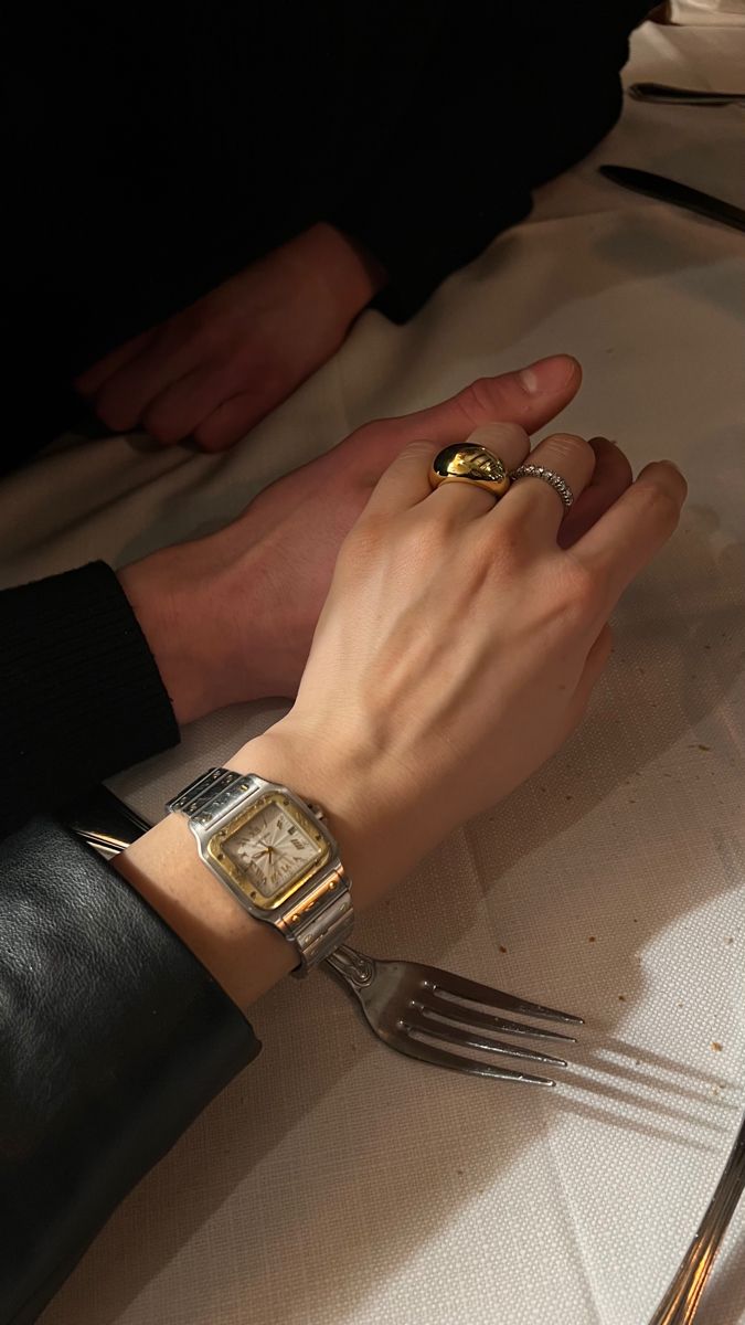 Aesthetic couple dinner photo Classy Relationship Aesthetic, Mafia Princess Aesthetic, Rich Couple Aesthetic Classy, Classy Couple Aesthetic, Aesthetic Princess, Cartier Watches Women, Teen Boyfriend, Rich Couple, Classy Couple