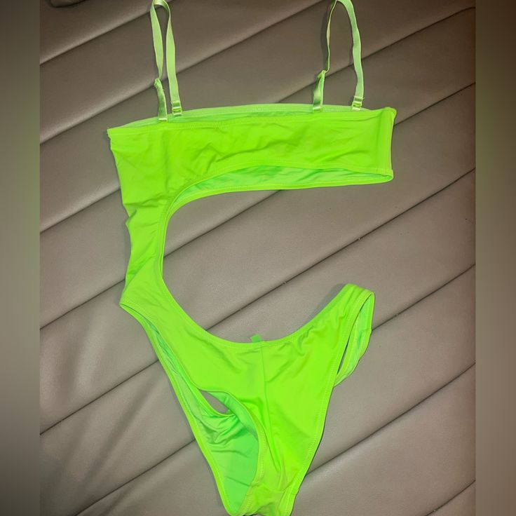 Skims.Nwt . Limited Edition Lime Green Color. Size Xl Completely Sold Out Online In This Particular Size And Color High Cut Stretch Swimwear For The Beach, Stretch High Cut Swimwear For Beach, High Cut Swimwear For Beach Season, High Cut Beach Swimwear, High Cut Pool Swimwear For Beachwear, Fitted Neon Swimwear For Beach Season, Neon Beachwear Swimwear For Vacation, High Cut Nylon Swimwear, Neon Swimwear For Beach And Pool Season