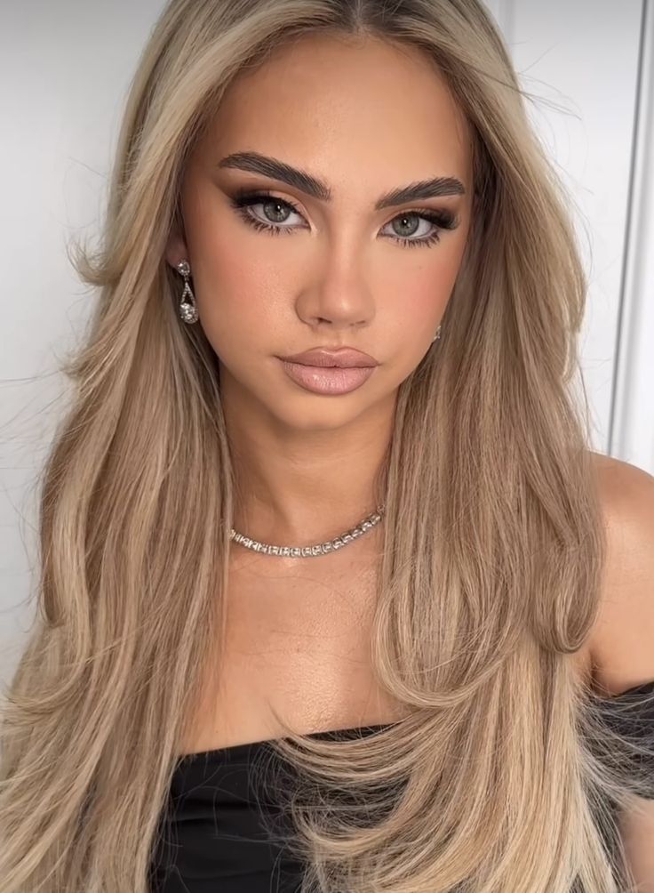 Natural Prom Makeup For Blue Eyes Blonde Hair, Formal Makeup For Green Dress, Makeup Ideas For Blondes With Blue Eyes, Prom Makeup For Blondes, Make Up For Green Eyes Blonde, Prom Makeup For Blue Eyes Blonde Hair, Make Up For Blondes With Blue Eyes, Makeup Green Eyes Blonde Hair, Prom Makeup Green Eyes