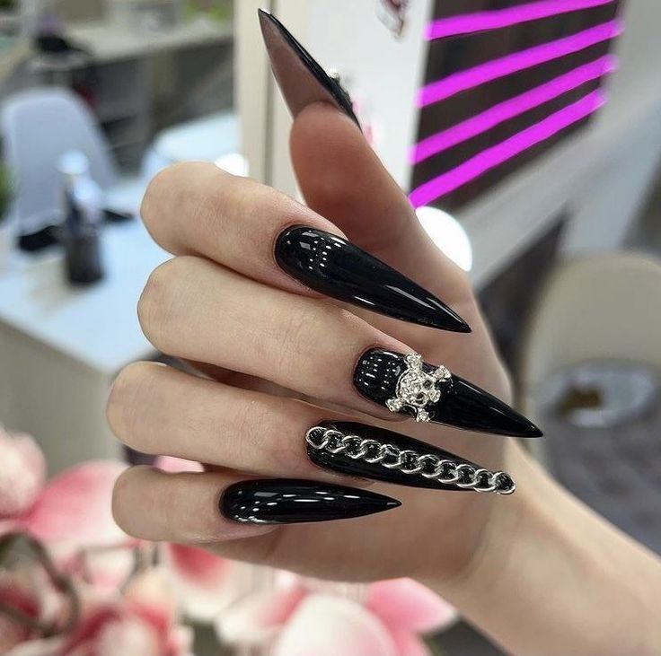 Nail Inspo Nail Art, Nail Polish Ideas, Summer Nail Polish, Punk Nails, Gothic Nails, Edgy Nails, Goth Nails, Grunge Nails, Glow Nails