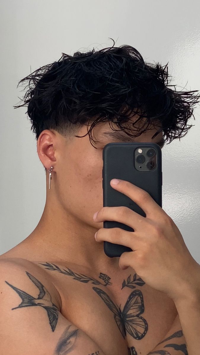 Trendy Men’s Hairstyles, Straight Men Hairstyles, Guy Hair Cuts Short, Tiktok Haircut Men, Wavy Hair Taper Fade, Tiktok Hair Men, Male Wavy Hairstyles, Thick Straight Hair Haircut Men, Mens Hairstyles Short Thick Hair