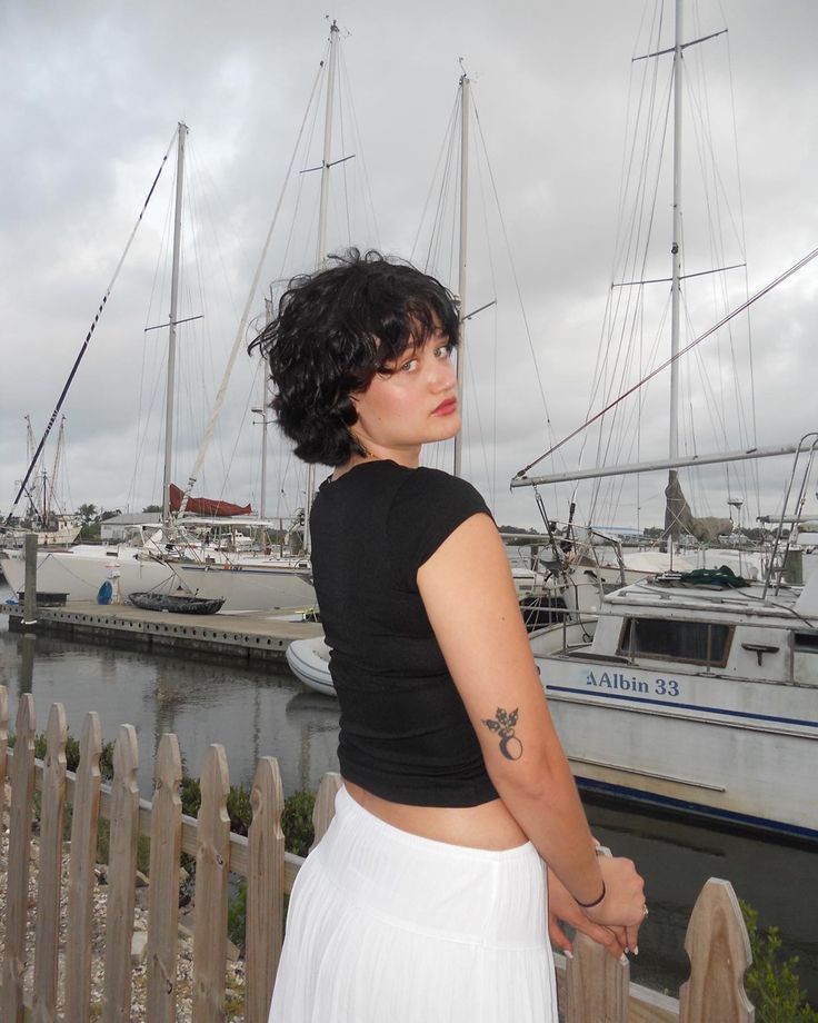 Short hair, black hair, betty boop hair, outfit inspiration, white skirt, long skirt, black shirt, tattoo, photo inspo, instagram inspo, woman standing in front of boats Betty Boop Inspired Hair, Betty Boop Haircut, Betty Boop Hair, Short Hair Black Hair, Betty Boop Tattoo, Short Hair Inspo, Photo Inspo Instagram, People References, Lions Mane