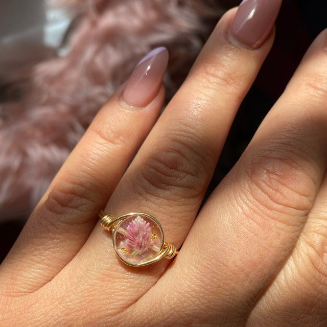 Pink Real Flower Wire Wrapped Ring, Cute Pressed Flower Resin Ring, Botanical Jewelry, 14K Gold Filled Jewelry, Resin Gift Finding - Etsy Taiwan Flower Wire, Pressed Flower Resin, Wire Wrapped Ring, Jewelry Resin, Flower Resin, Botanical Jewelry, Resin Ring, Wire Wrapped Rings, Pressed Flower