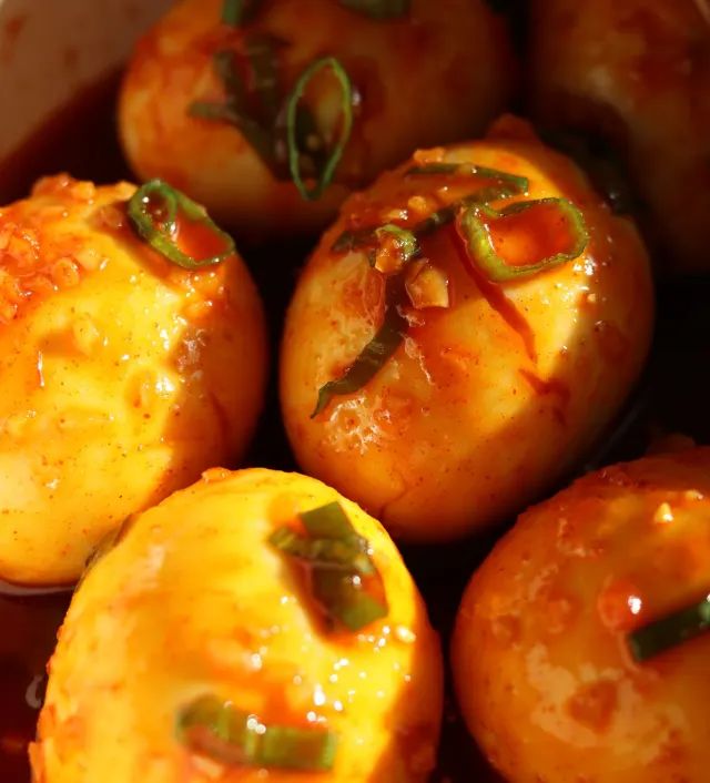 there are several baked potatoes with green peppers on them in a bowl, ready to be eaten