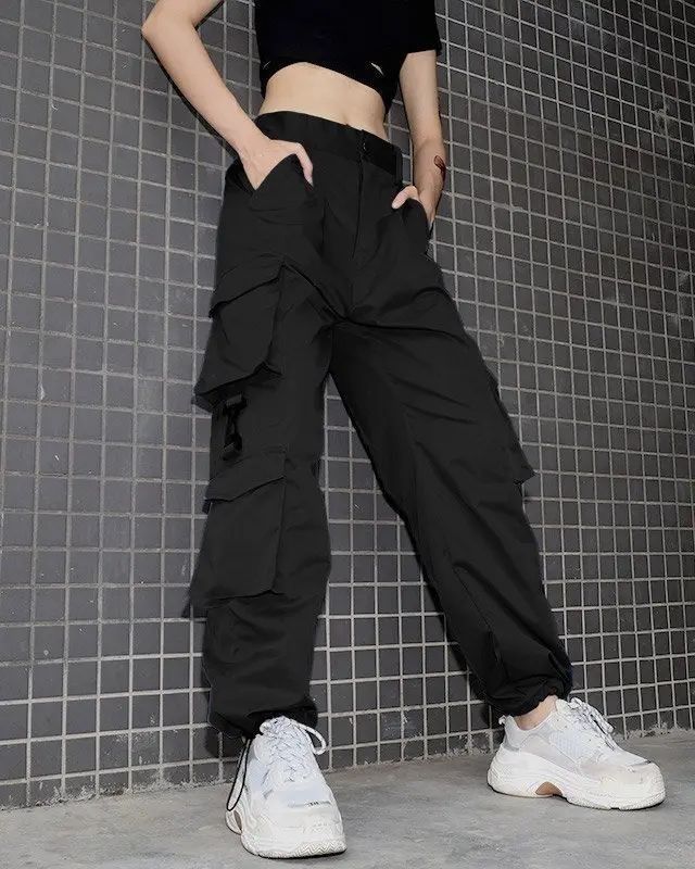 Gorgeous woman cargo pants shop now #cargo
#cargopants
#streetwear
#cargopantswomen
#mencargopantsoutfit
#greencargos Celana Jogger Wanita, Cargo Pants Outfit, Cyberpunk Style, Mode Kpop, Tomboy Style Outfits, Easy Trendy Outfits, Swaggy Outfits, Cargo Pants Women, Cargo Pant