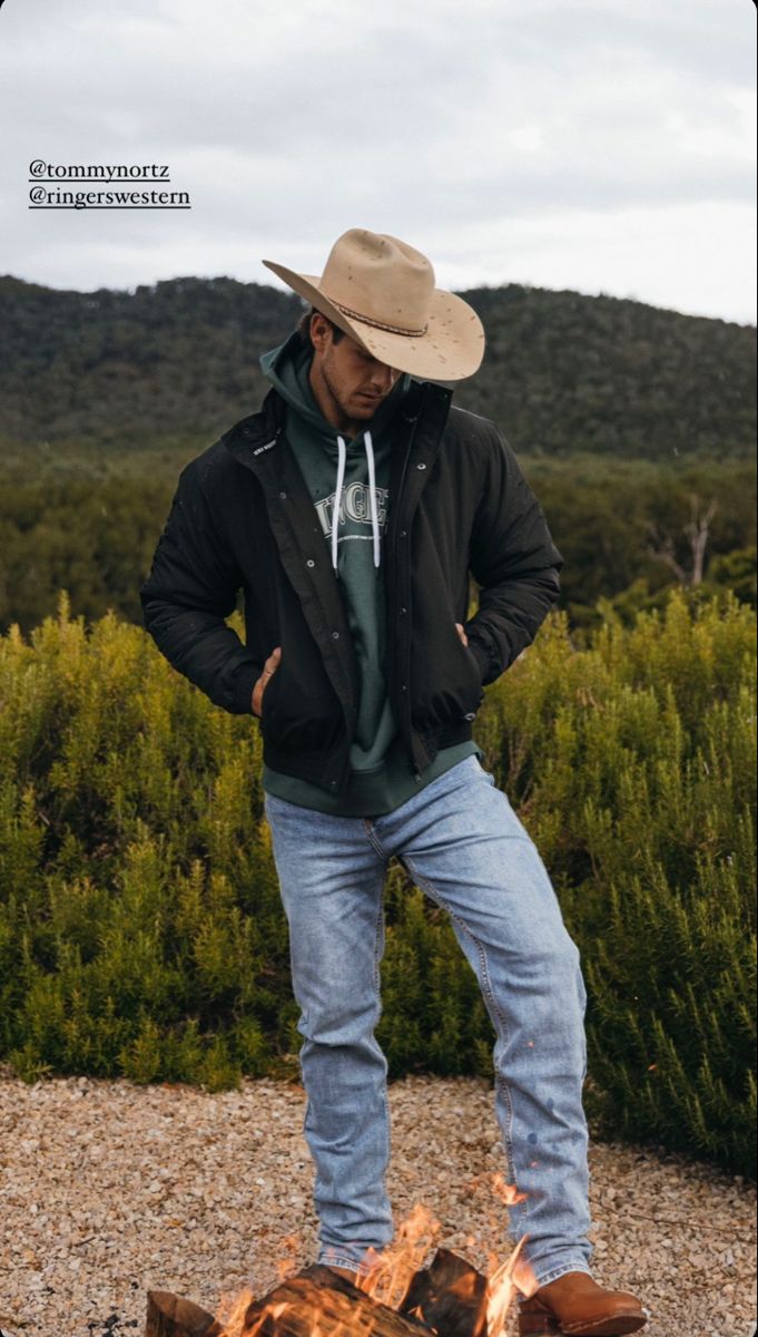 Texas Man Outfit, County Outfit Men, Western Black Jeans Outfit, Western Man Outfit, Mens Outfits Western, Country Man Outfit Men Styles, Country Outfits For Men Casual, Country Man Outfit, Cowboy Winter Outfits