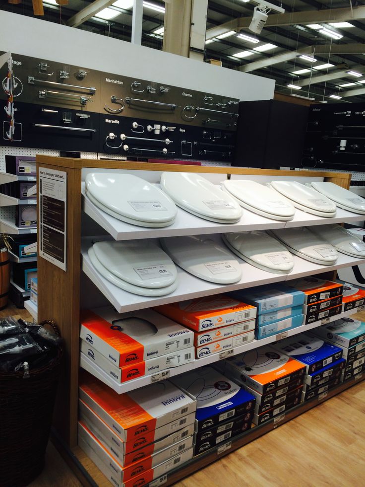 there are many white plates on display in the store