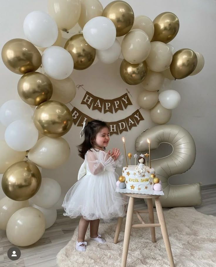 2nd Birthday Decoration Ideas At Home, Simple 1st Birthday Decorations, Baby Birthday Photoshoot, Birthday Decorations At Home, Happy Birthday Decor, Baby Birthday Decorations, Simple Birthday Decorations, Baby Shower Deco, Second Birthday Ideas